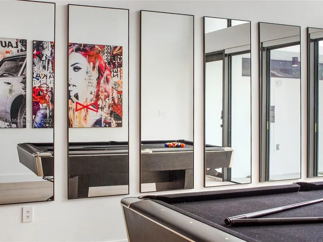 277 NW 43rd St, Miami FL 33127