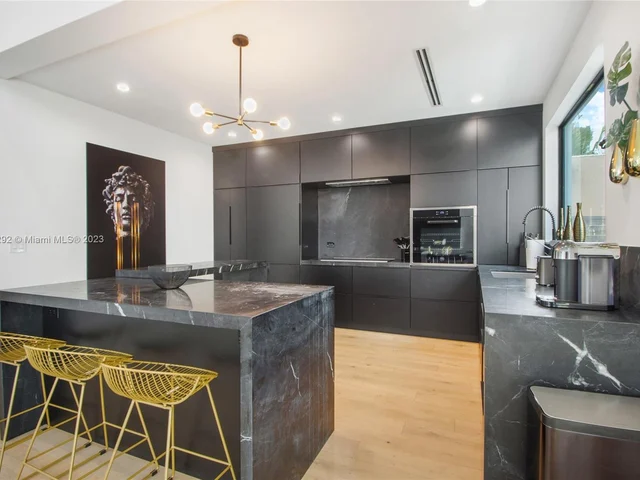 277 NW 43rd St, Miami FL 33127