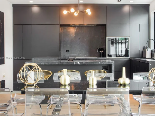 277 NW 43rd St, Miami FL 33127