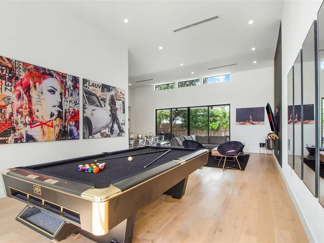 277 NW 43rd St, Miami FL 33127