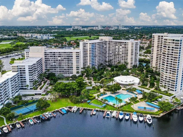 2500 Parkview Dr # 820, Hallandale Beach FL 33009