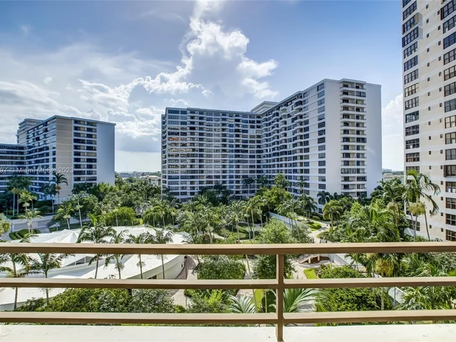 2500 Parkview Dr # 820, Hallandale Beach FL 33009
