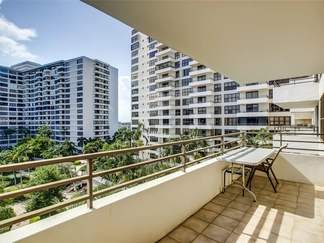 2500 Parkview Dr # 820, Hallandale Beach FL 33009