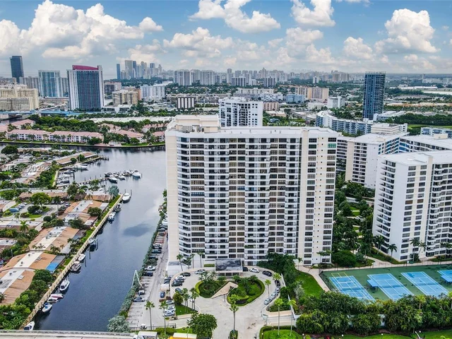 2500 Parkview Dr # 820, Hallandale Beach FL 33009