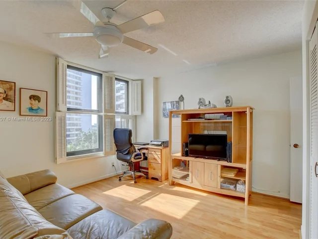 2500 Parkview Dr # 820, Hallandale Beach FL 33009