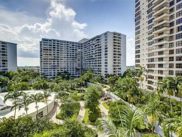 2500 Parkview Dr # 820, Hallandale Beach FL 33009