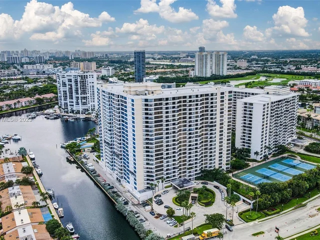 2500 Parkview Dr # 820, Hallandale Beach FL 33009