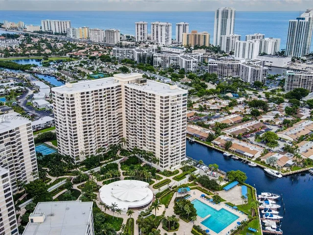 2500 Parkview Dr # 820, Hallandale Beach FL 33009