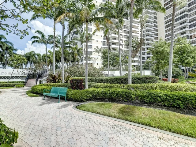 2500 Parkview Dr # 820, Hallandale Beach FL 33009