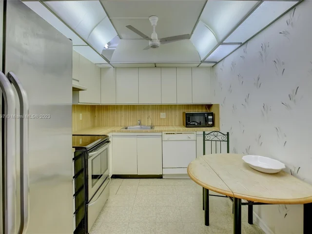 2500 Parkview Dr # 820, Hallandale Beach FL 33009