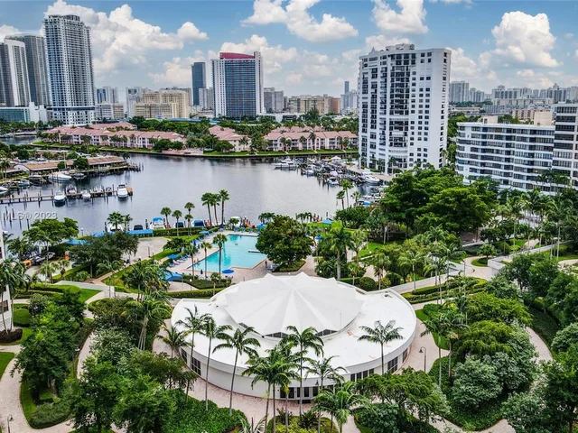 2500 Parkview Dr # 820, Hallandale Beach FL 33009