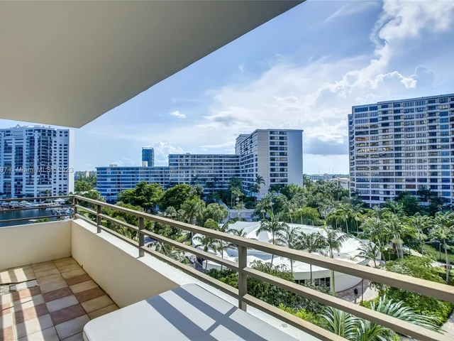 2500 Parkview Dr # 820, Hallandale Beach FL 33009