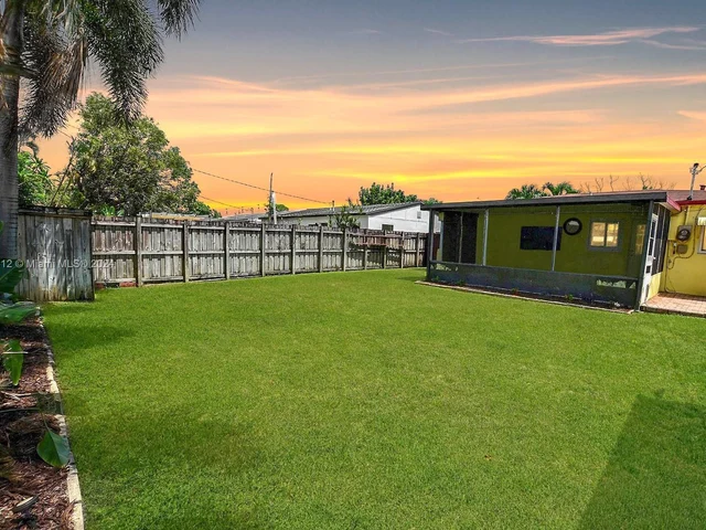 341 NW 52nd St, Oakland Park FL 33309