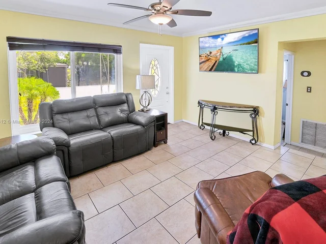 341 NW 52nd St, Oakland Park FL 33309