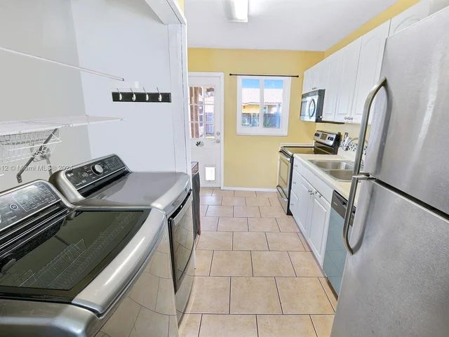 341 NW 52nd St, Oakland Park FL 33309