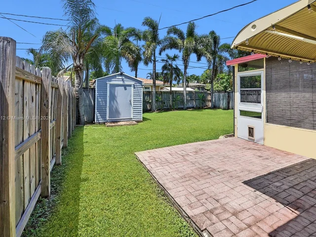 341 NW 52nd St, Oakland Park FL 33309