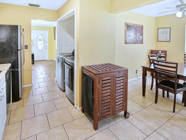 341 NW 52nd St, Oakland Park FL 33309