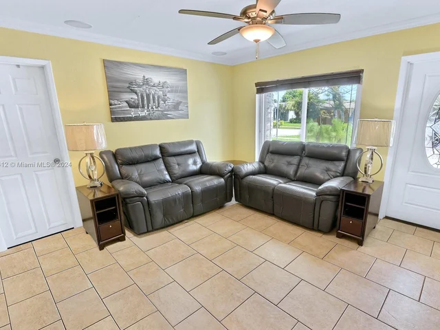 341 NW 52nd St, Oakland Park FL 33309