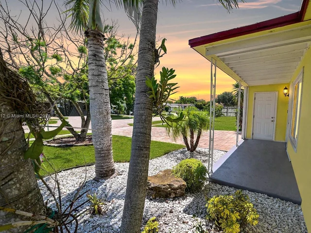 341 NW 52nd St, Oakland Park FL 33309