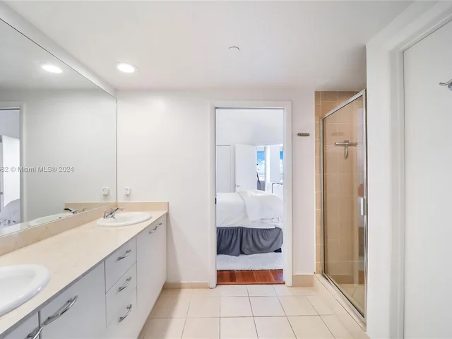 10 Venetian Way # 902, Miami Beach FL 33139