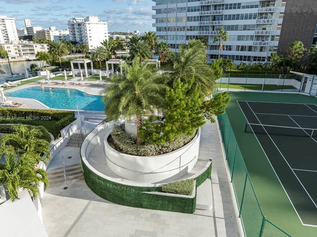 10 Venetian Way # 902, Miami Beach FL 33139