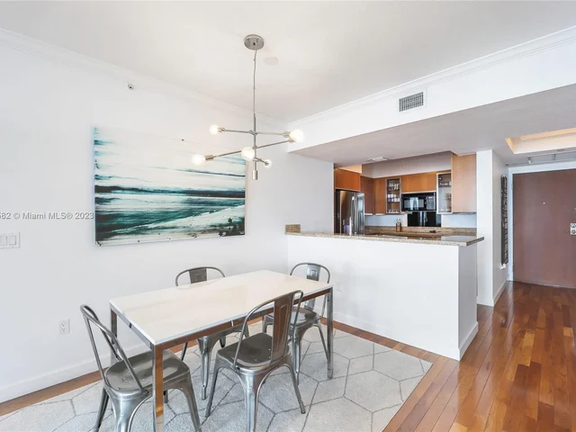 10 Venetian Way # 902, Miami Beach FL 33139