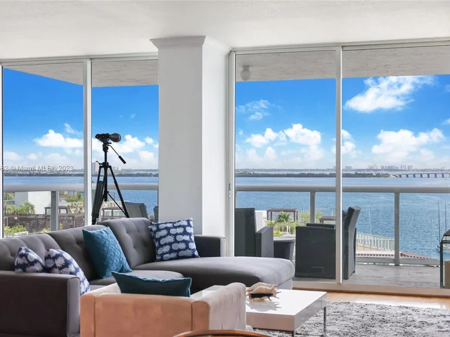 10 Venetian Way # 902, Miami Beach FL 33139