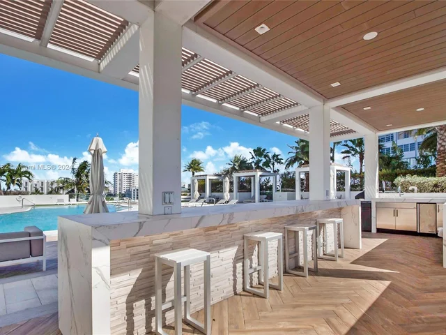 10 Venetian Way # 902, Miami Beach FL 33139