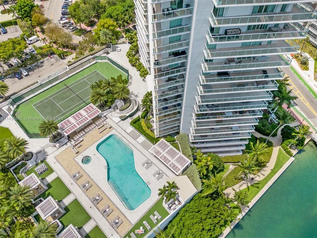 10 Venetian Way # 902, Miami Beach FL 33139