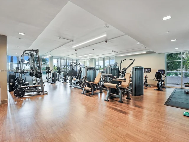 10 Venetian Way # 902, Miami Beach FL 33139