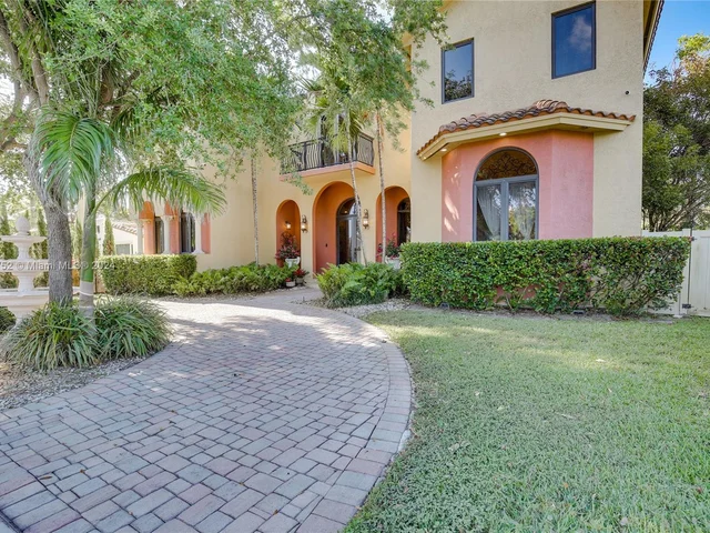 1630 Mayo St, Hollywood FL 33020