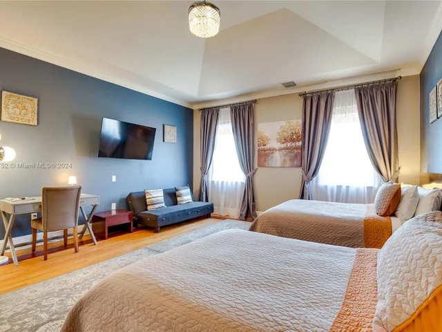 1630 Mayo St, Hollywood FL 33020