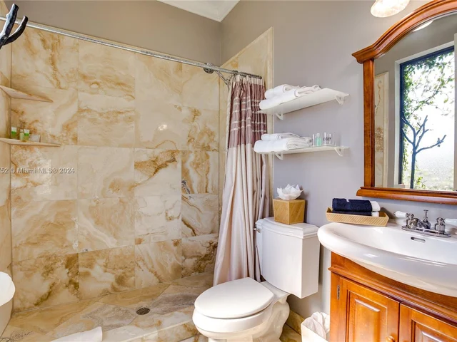 1630 Mayo St, Hollywood FL 33020