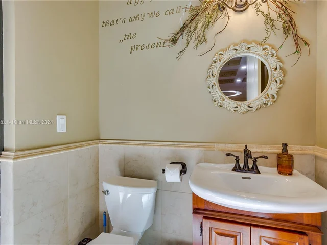 1630 Mayo St, Hollywood FL 33020