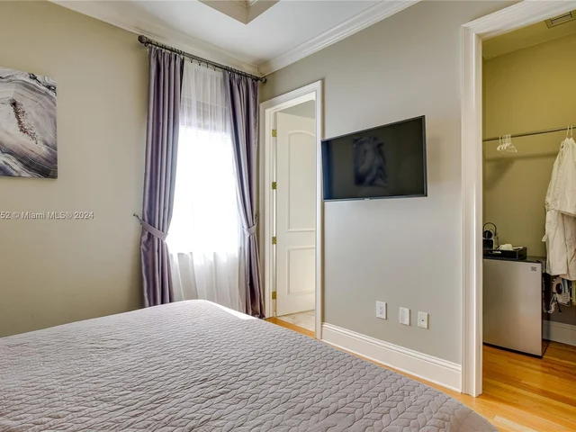 1630 Mayo St, Hollywood FL 33020