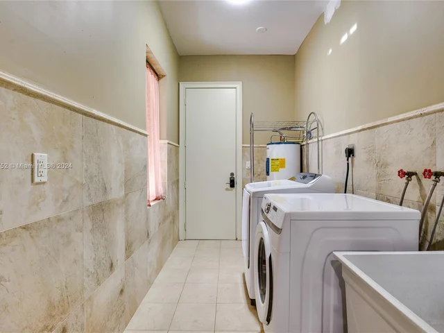 1630 Mayo St, Hollywood FL 33020