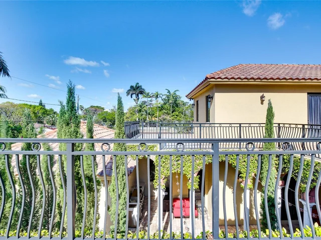 1630 Mayo St, Hollywood FL 33020