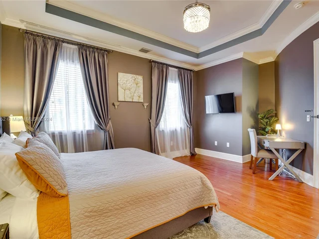 1630 Mayo St, Hollywood FL 33020