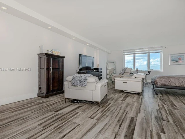 2301 Collins Ave # 1532, Miami Beach FL 33139