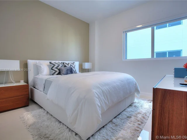 9940 W Bay Harbor Dr, Bay Harbor Islands FL 33154