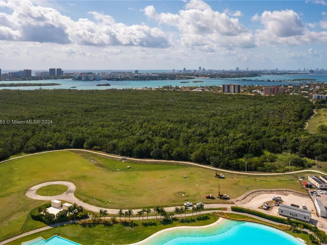 2411 Laguna Cir # 2106, North Miami FL 33181