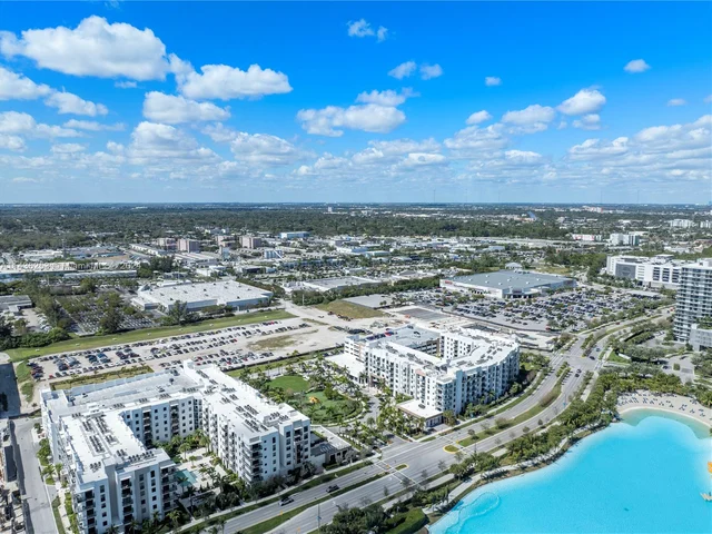 2411 Laguna Cir # 2106, North Miami FL 33181