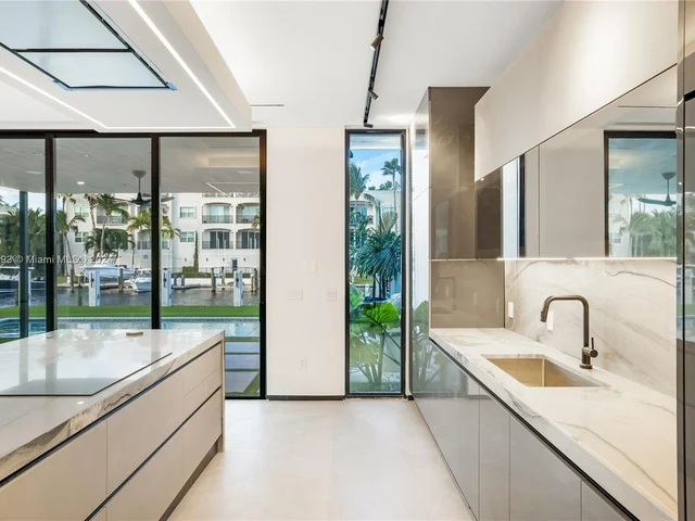 2719 NE 14 St, Fort Lauderdale FL 33304