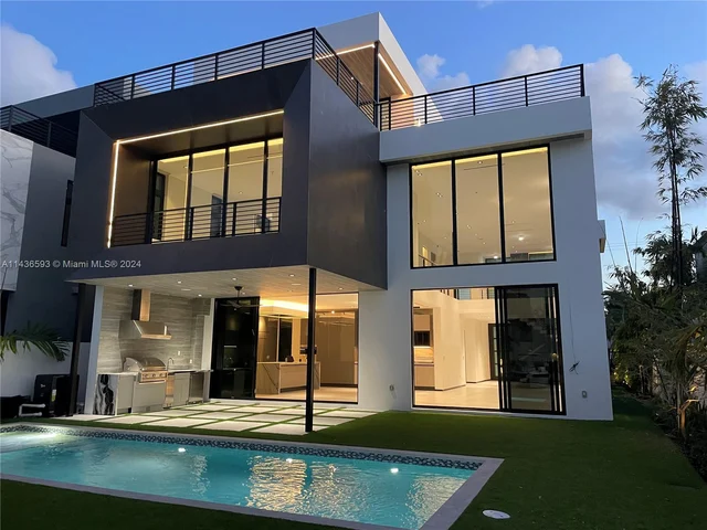 2719 NE 14 St, Fort Lauderdale FL 33304