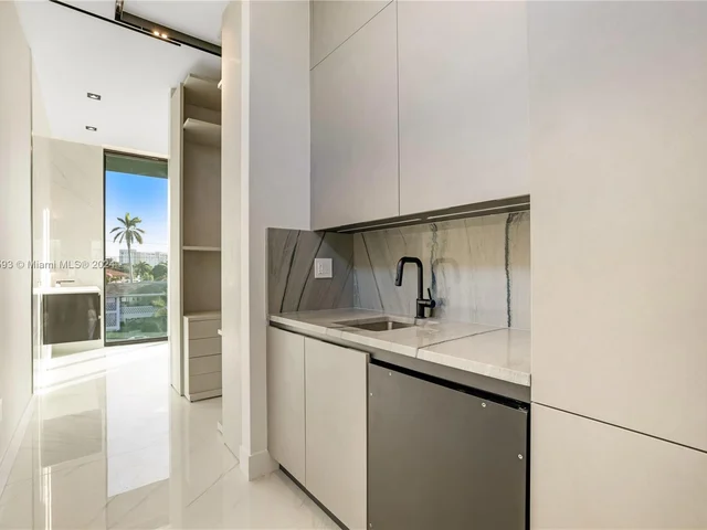 2719 NE 14 St, Fort Lauderdale FL 33304