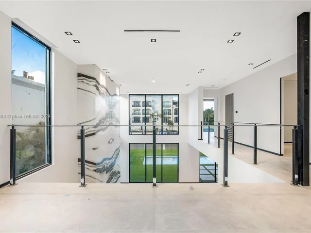 2719 NE 14 St, Fort Lauderdale FL 33304