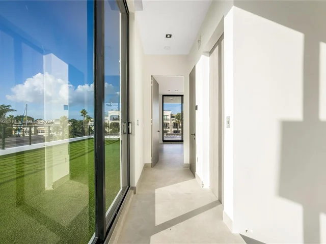 2719 NE 14 St, Fort Lauderdale FL 33304