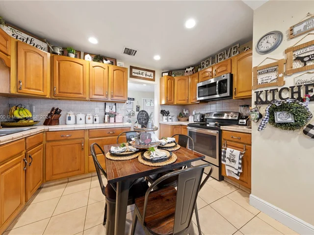 19970 SW 264th St, Homestead FL 33031