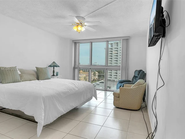 2655 Collins Ave # 905, Miami Beach FL 33140