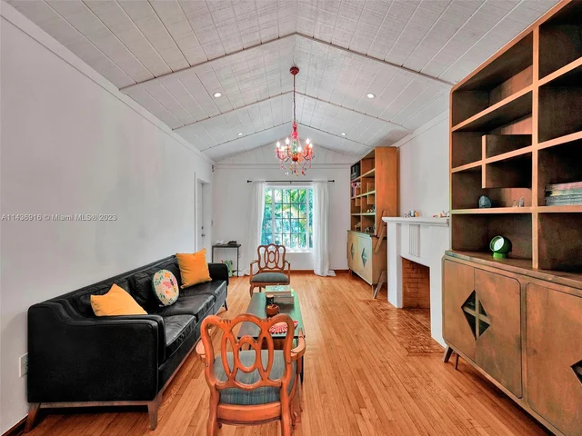 73 NE 48th St, Miami FL 33137